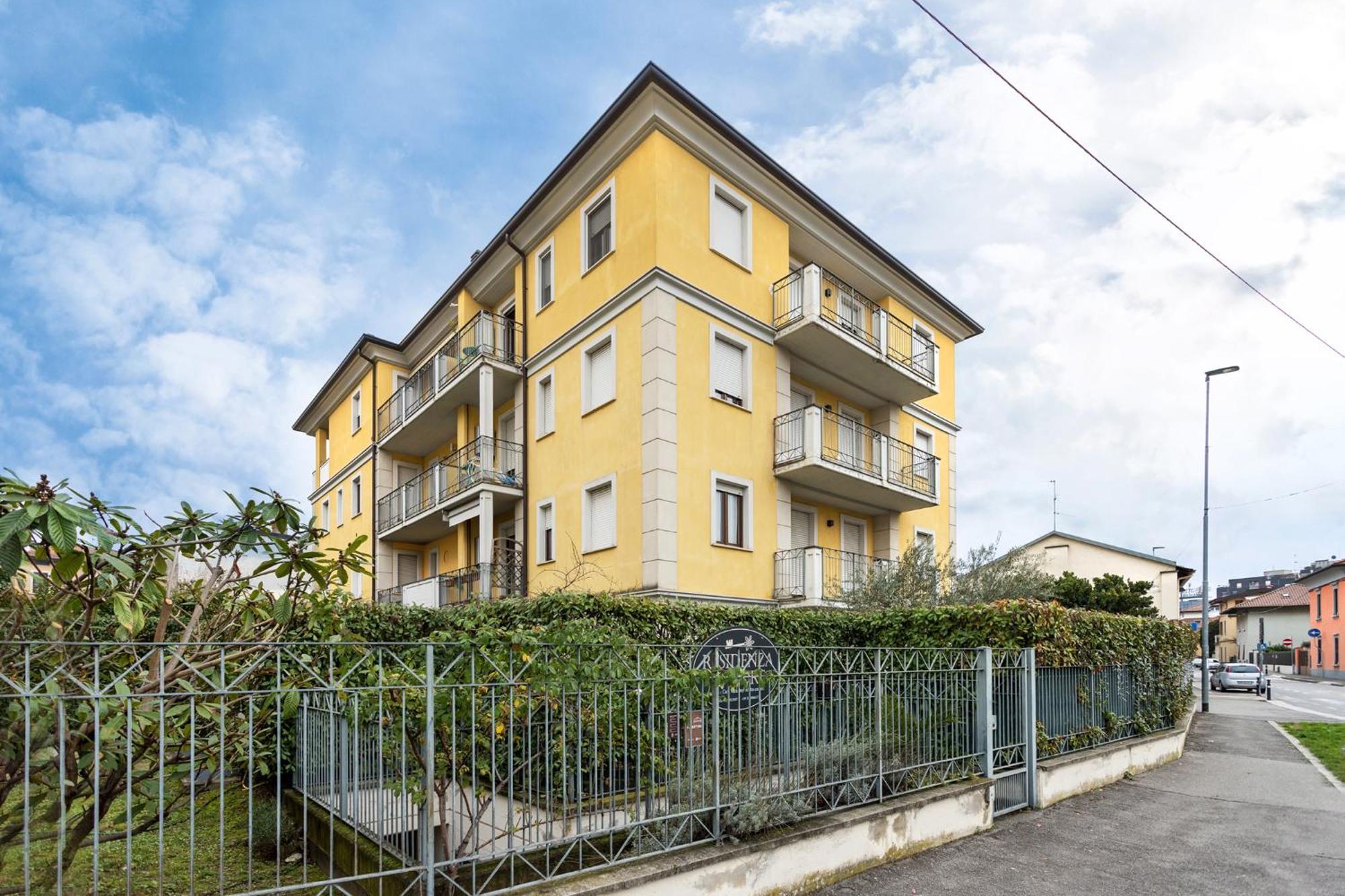 Residenza Il Fiore Bergamo Bagian luar foto
